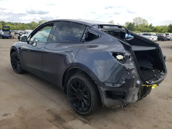 7SAYGDEE4PF814077 2023 TESLA MODEL Y - Image 2
