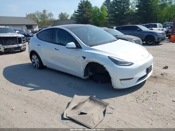 7SAYGDEE4PF822874 2023 TESLA MODEL Y - Image 1