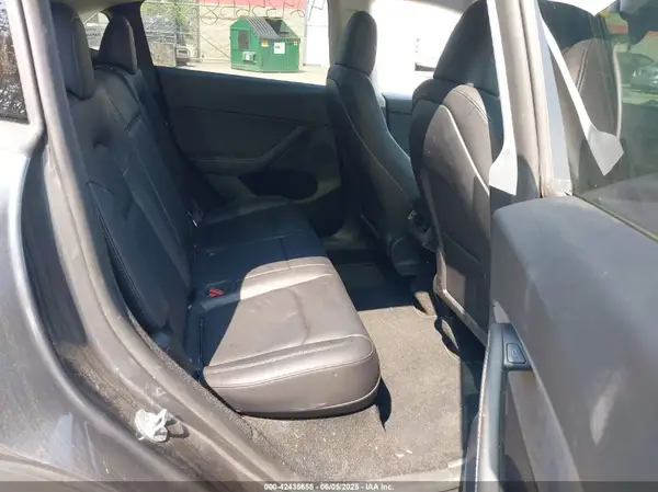 7SAYGDEE4PF823376 2023 TESLA MODEL Y - Image 8