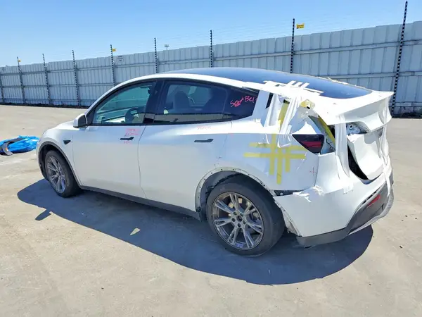 7SAYGDEE4PF823622 2023 TESLA MODEL Y - Image 2