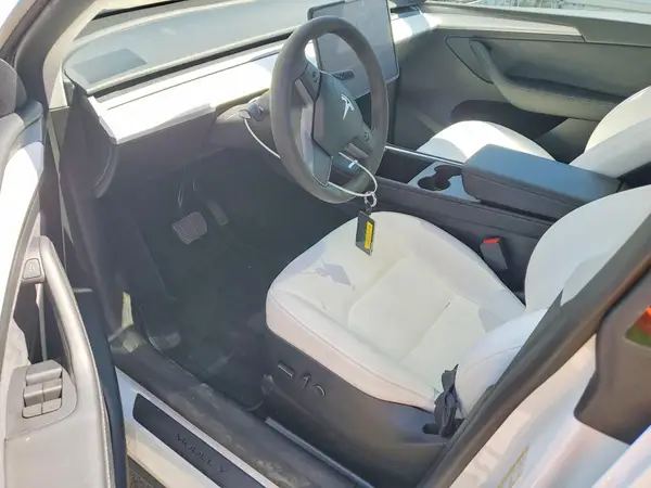 7SAYGDEE4PF823622 2023 TESLA MODEL Y - Image 8