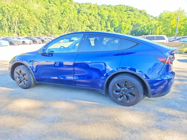 7SAYGDEE4PF827086 2023 TESLA MODEL Y - Image 2