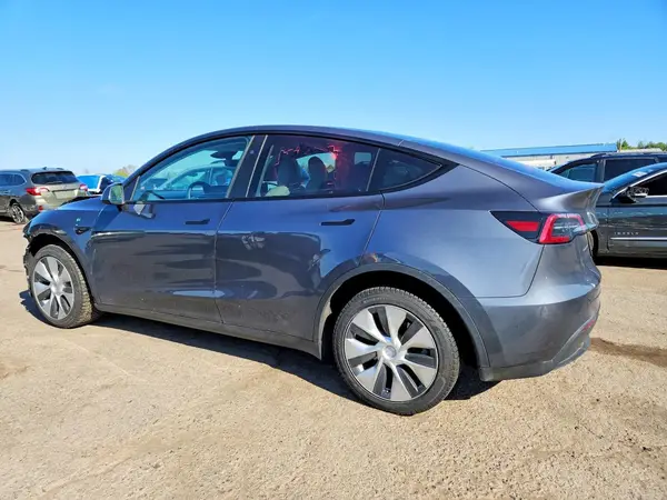 7SAYGDEE4PF832210 2023 TESLA MODEL Y - Image 2