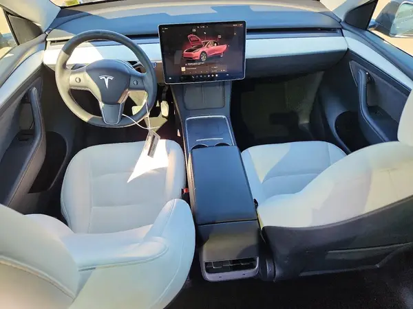 7SAYGDEE4PF832210 2023 TESLA MODEL Y - Image 8