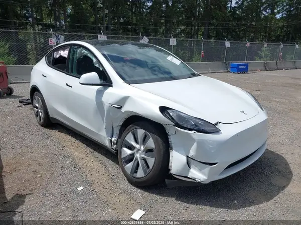 7SAYGDEE4PF836824 2023 TESLA MODEL Y - Image 1