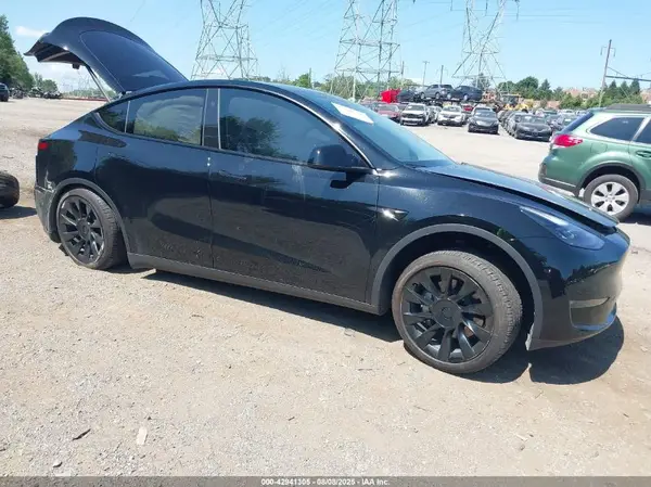 7SAYGDEE4PF838007 2023 TESLA MODEL Y - Image 1