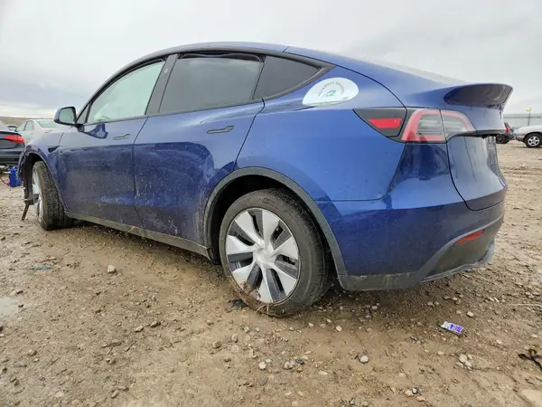 7SAYGDEE4PF841764 2023 TESLA MODEL Y - Image 2