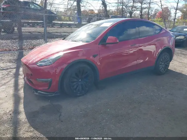 7SAYGDEE4PF841893 2023 TESLA MODEL Y - Image 2