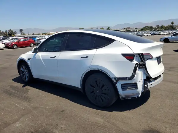 7SAYGDEE4PF852893 2023 TESLA MODEL Y - Image 2