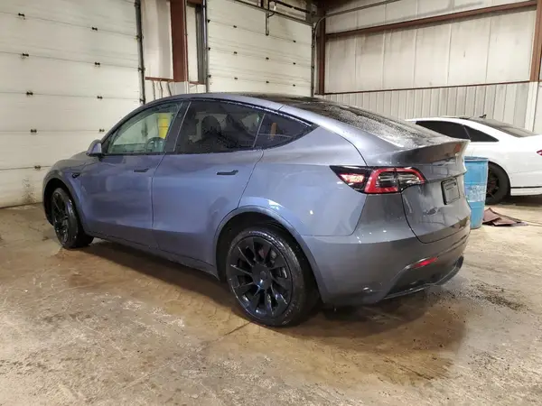 7SAYGDEE4PF854773 2023 TESLA MODEL Y - Image 2