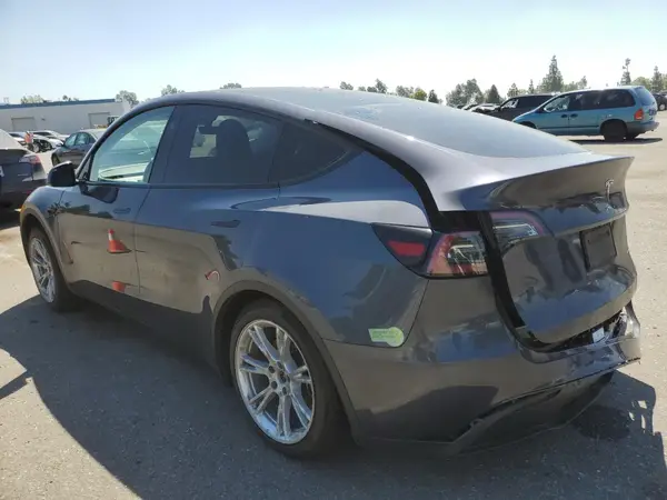 7SAYGDEE4PF856703 2023 TESLA MODEL Y - Image 2