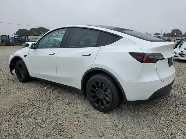 7SAYGDEE4PF860167 2023 TESLA MODEL Y - Image 2