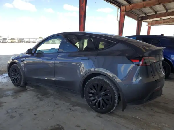 7SAYGDEE4PF865210 2023 TESLA MODEL Y - Image 2