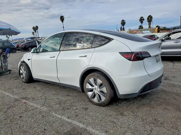 7SAYGDEE4PF869659 2023 TESLA MODEL Y - Image 2
