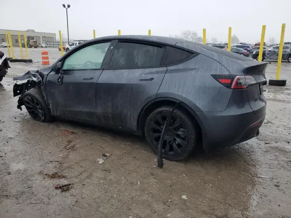 7SAYGDEE4PF870035 2023 TESLA MODEL Y - Image 2