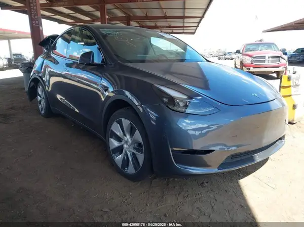 7SAYGDEE4PF875915 2023 TESLA MODEL Y - Image 1