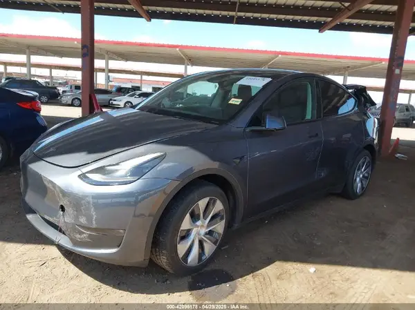7SAYGDEE4PF875915 2023 TESLA MODEL Y - Image 2