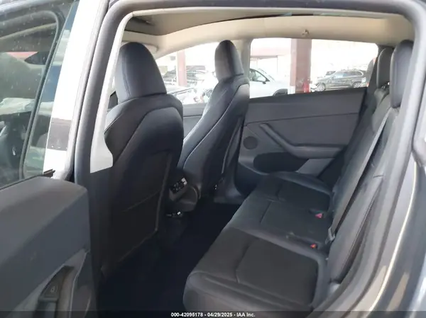 7SAYGDEE4PF875915 2023 TESLA MODEL Y - Image 8