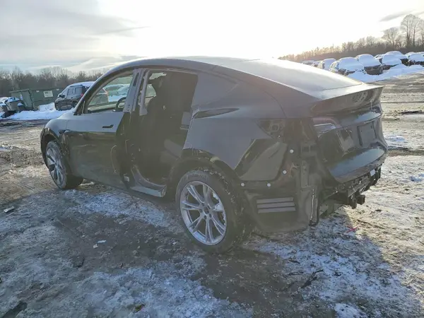 7SAYGDEE4PF879382 2023 TESLA MODEL Y - Image 2