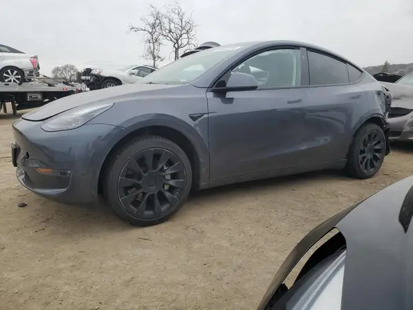 7SAYGDEE4PF879446 2023 TESLA MODEL Y - Image 1