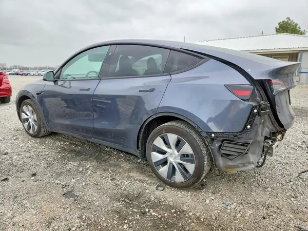 7SAYGDEE4PF882122 2023 TESLA MODEL Y - Image 2