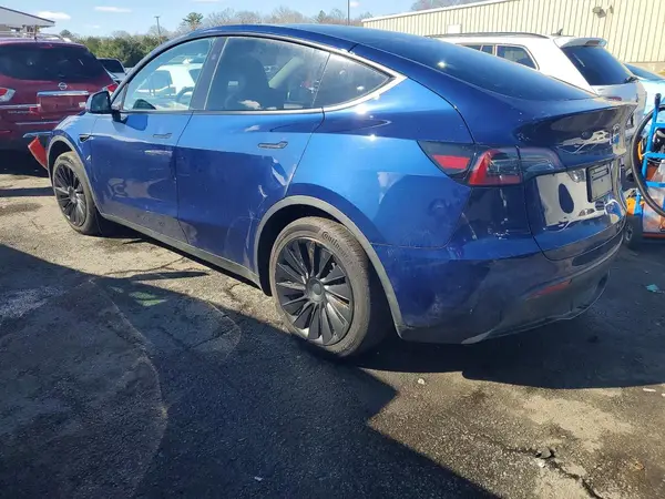 7SAYGDEE4PF886154 2023 TESLA MODEL Y - Image 2