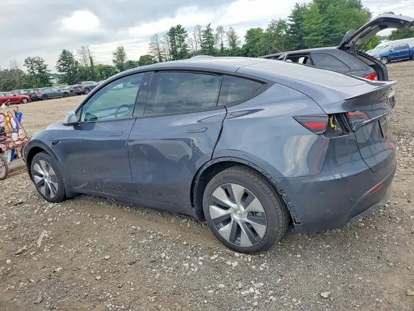 7SAYGDEE4PF886350 2023 TESLA MODEL Y - Image 2