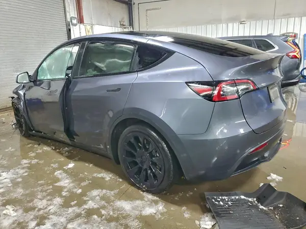 7SAYGDEE4PF891872 2023 TESLA MODEL Y - Image 2