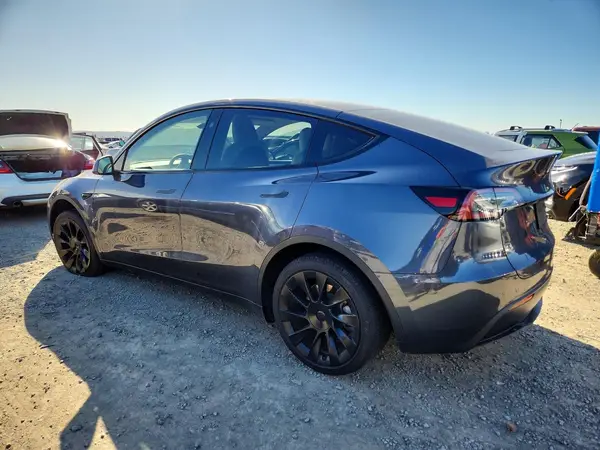 7SAYGDEE4PF897185 2023 TESLA MODEL Y - Image 2