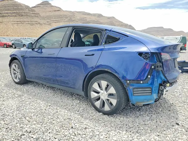 7SAYGDEE4PF899437 2023 TESLA MODEL Y - Image 2