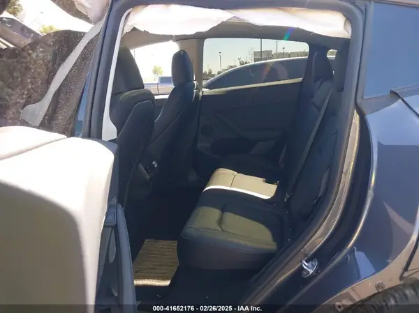 7SAYGDEE4PF900490 2023 TESLA MODEL Y - Image 8