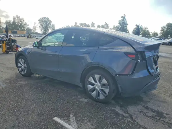 7SAYGDEE4PF906516 2023 TESLA MODEL Y - Image 2