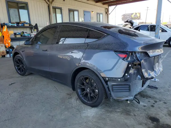 7SAYGDEE4PF925325 2023 TESLA MODEL Y - Image 2
