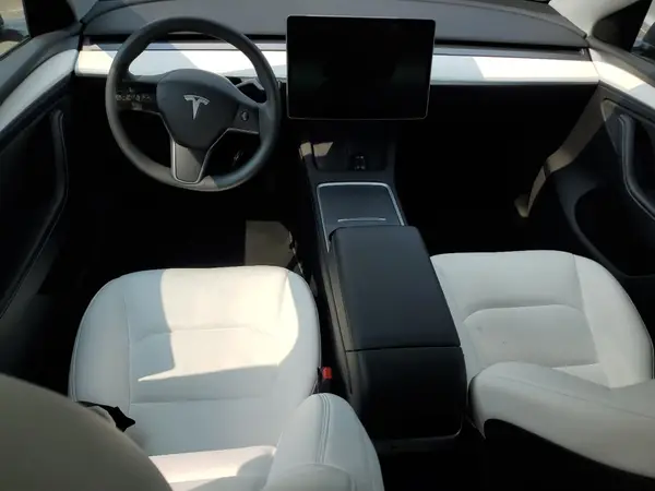 7SAYGDEE4RA215776 2024 TESLA MODEL Y - Image 8