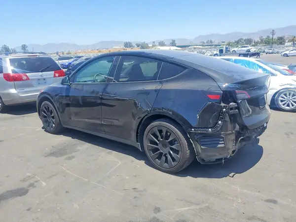 7SAYGDEE4RA216247 2024 TESLA MODEL Y - Image 2
