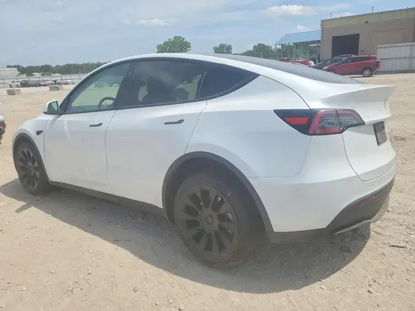7SAYGDEE4RA216278 2024 TESLA MODEL Y - Image 2