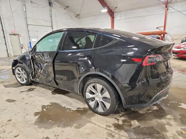 7SAYGDEE4RA216569 2024 TESLA MODEL Y - Image 2
