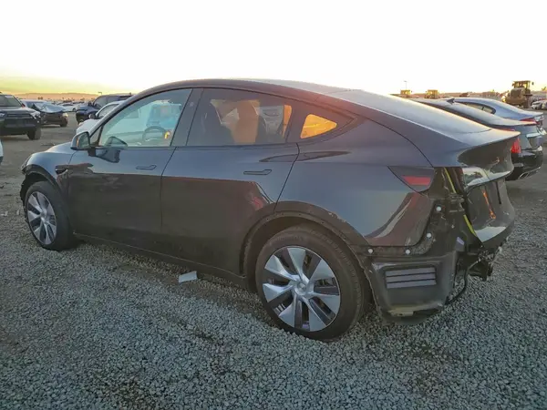 7SAYGDEE4RA218242 2024 TESLA MODEL Y - Image 2