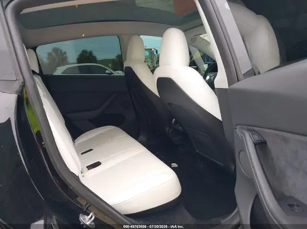 7SAYGDEE4RA219035 2024 TESLA MODEL Y - Image 8