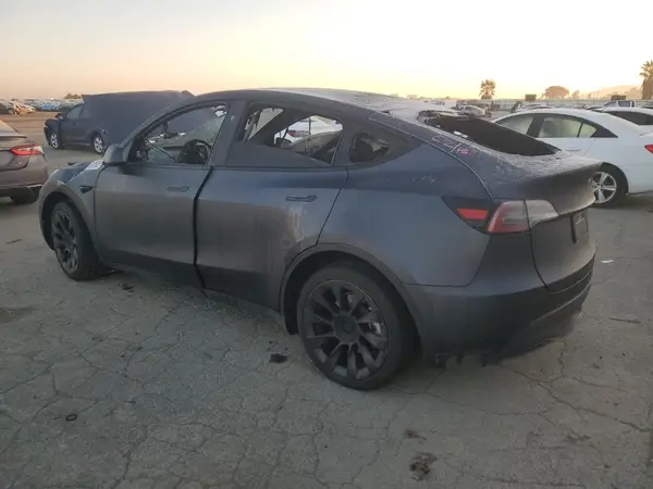 7SAYGDEE4RA223599 2024 TESLA MODEL Y - Image 2