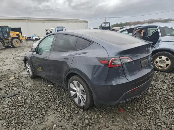 7SAYGDEE4RA226003 2024 TESLA MODEL Y - Image 2