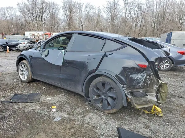7SAYGDEE4RA227507 2024 TESLA MODEL Y - Image 2