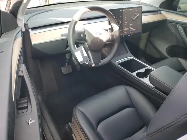 7SAYGDEE4RA229466 2024 TESLA MODEL Y - Image 8