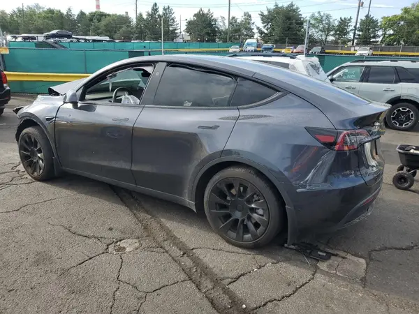 7SAYGDEE4RA233114 2024 TESLA MODEL Y - Image 2