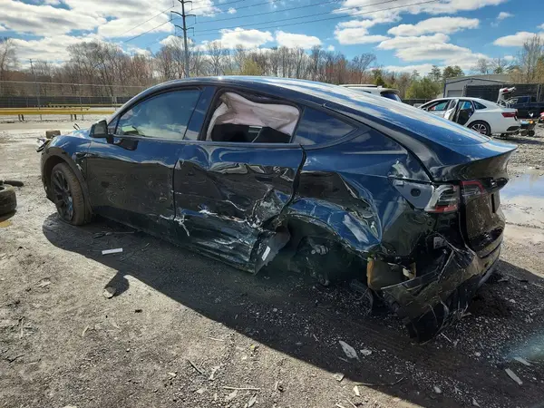 7SAYGDEE4RA234912 2024 TESLA MODEL Y - Image 2