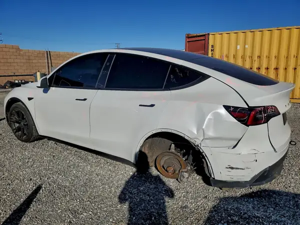 7SAYGDEE4RA235817 2024 TESLA MODEL Y - Image 2