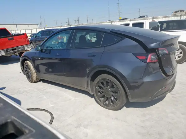 7SAYGDEE4RA242279 2024 TESLA MODEL Y - Image 2