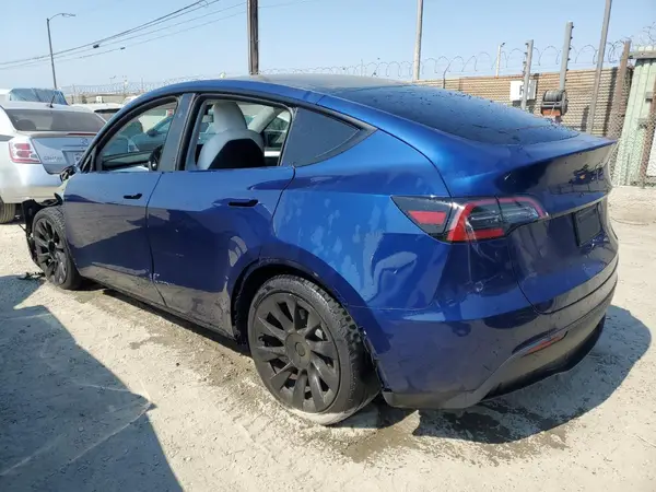 7SAYGDEE4RA242637 2024 TESLA MODEL Y - Image 2