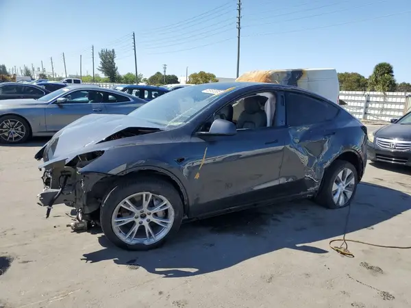 7SAYGDEE4RA243738 2024 TESLA MODEL Y - Image 1