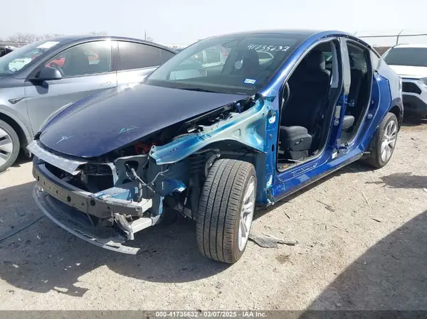 7SAYGDEE4RA247417 2024 TESLA MODEL Y - Image 2